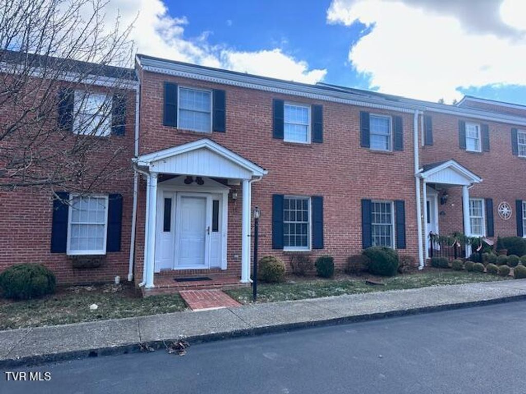 Photo of 2734 East Oakland Avenue Ave #D39, Johnson City, TN 37601 (MLS # 9989622)