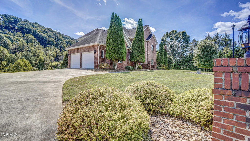 Photo of 2005 Brentford Lane, Kingsport, TN 37664 (MLS # 10000760)