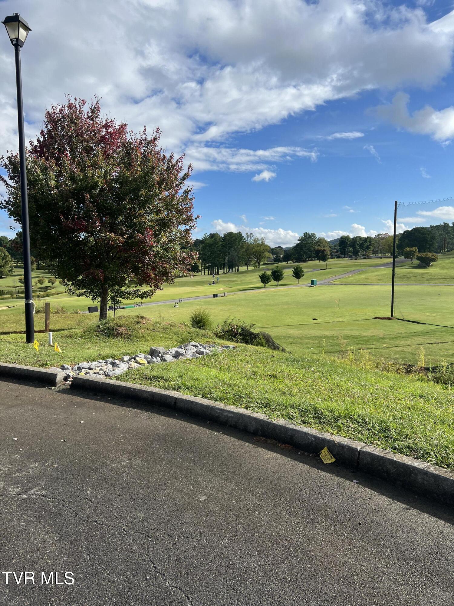 374 Monroe Drive, Bristol, Tennessee image 2