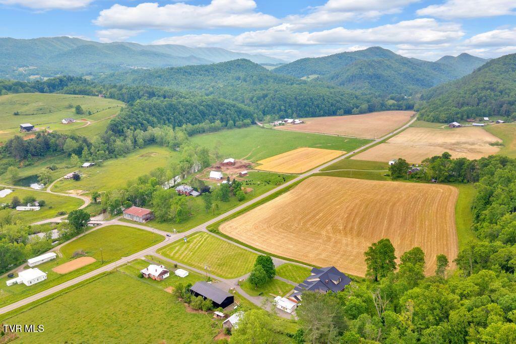 5500 Roan Creek Road, Mountain City, Tennessee image 14