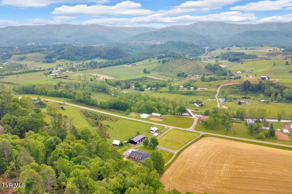 5500 Roan Creek Road, Mountain City, Tennessee image 16