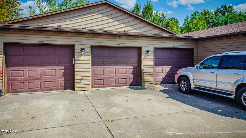 Photo of 516 Pilgrim Court #B, Johnson City, TN 37601 (MLS # 9999976)