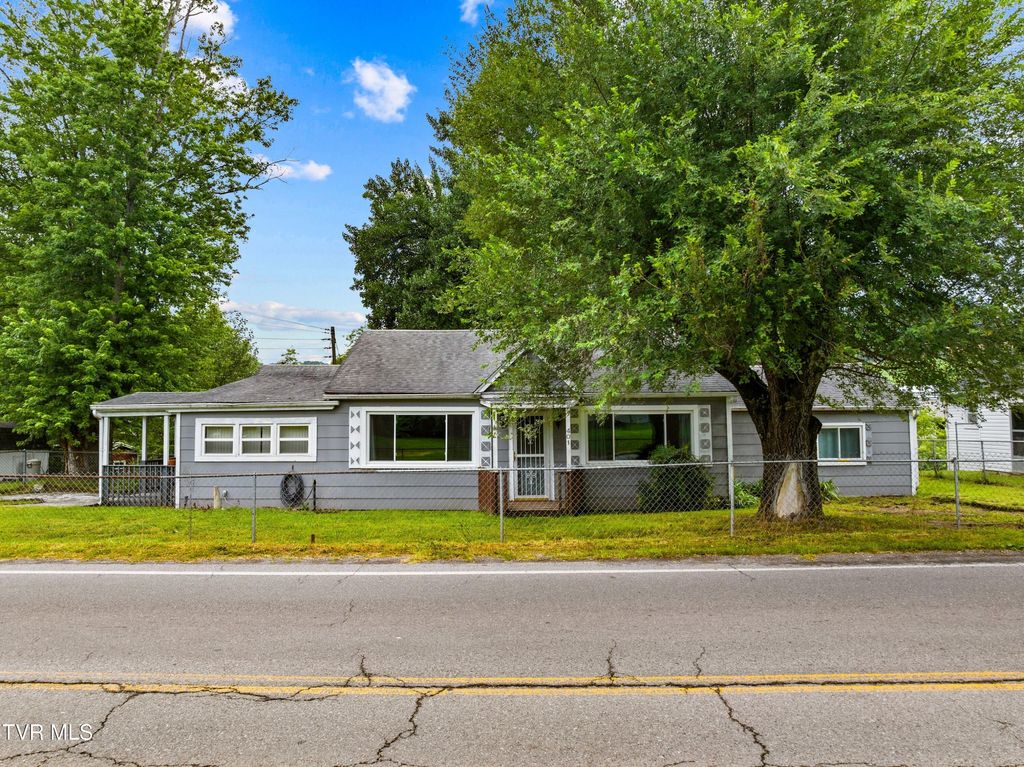 Photo of 401 Broadway Street, Rogersville, TN 37857 (MLS # 9982681)