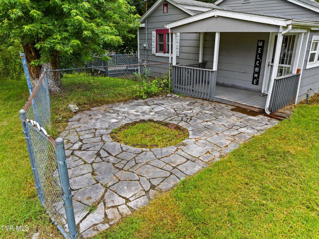 Photo of 401 Broadway Street, Rogersville, TN 37857 (MLS # 9982681)