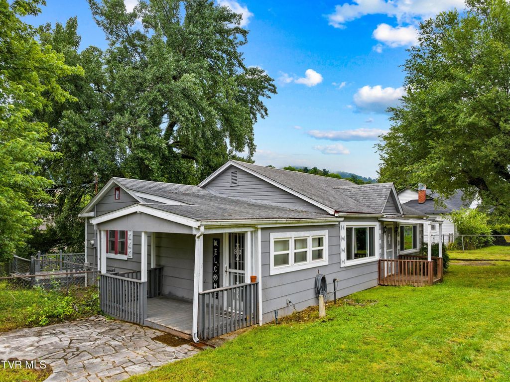 Photo of 401 Broadway Street, Rogersville, TN 37857 (MLS # 9982681)