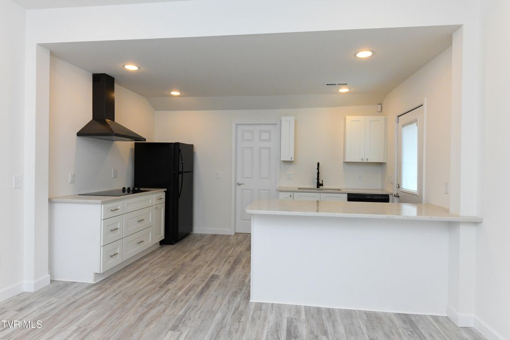 Photo of 1008 Earnest Street, Johnson City, TN 37604 (MLS # 9992969)