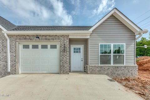 Homes For Sale - 6002 Ashlynn Oaks Private Drive<br/> Sullivan County County, Blountville, TN 37617
