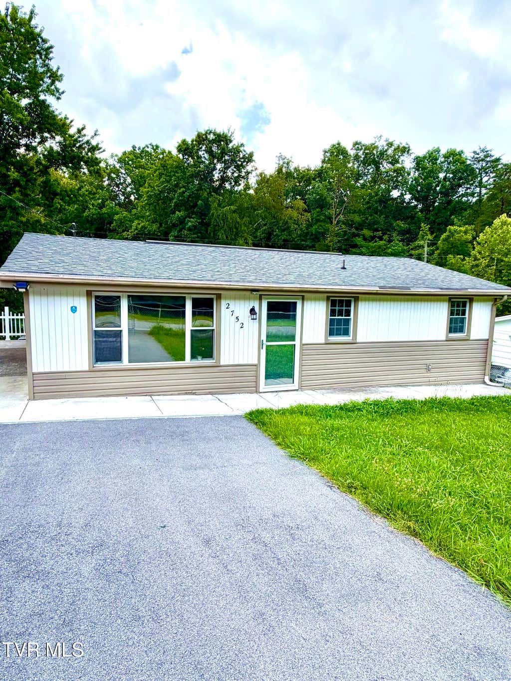Photo of 2752 Carrollwood Heights Road, Kingsport, TN 37660 (MLS # 9997929)