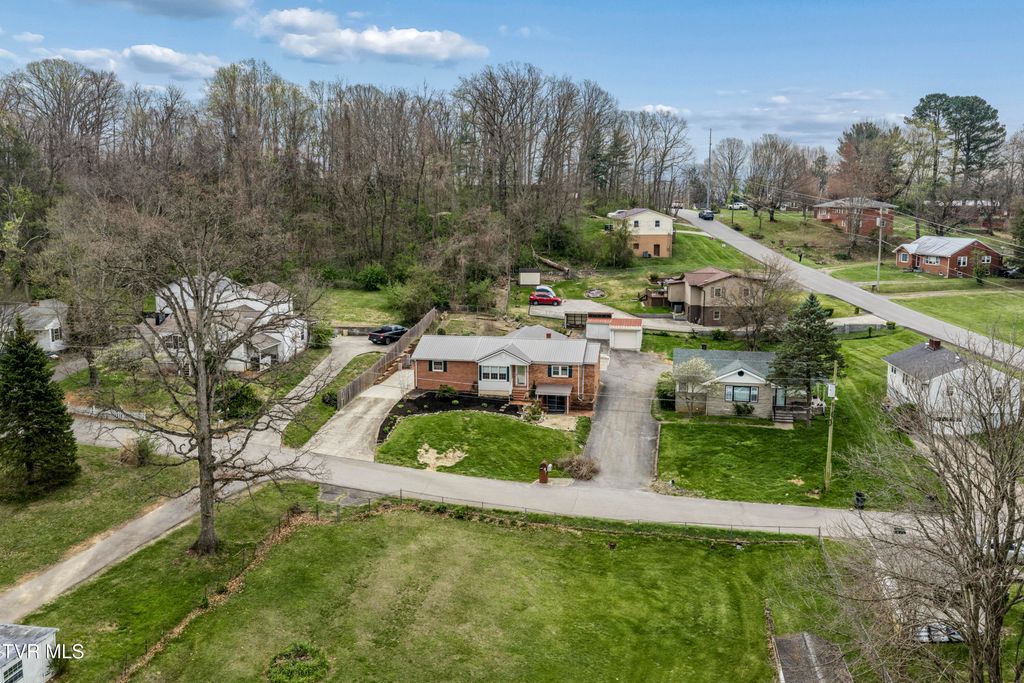 Photo of 1208 Robinhood Road, Greeneville, TN 37745 (MLS # 9992997)