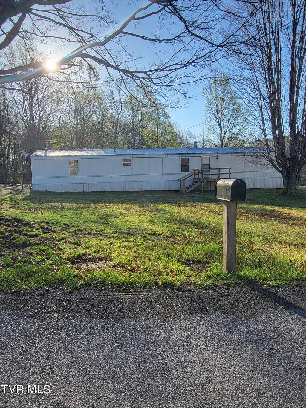 Photo of 176 Hallborough Drive, Jonesborough, TN 37659 (MLS # 9993273)