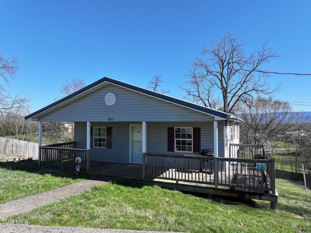 Photo of 950 Kingsport Highway, Greeneville, TN 37745 (MLS # 9992379)