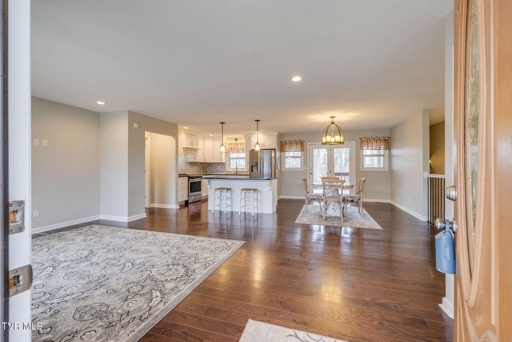 Photo of 3114 Summit Avenue, Johnson City, TN 37604 (MLS # 9990258)