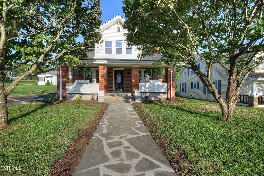 Photo of 511 Watauga Avenue, Elizabethton, TN 37643 (MLS # 9987747)