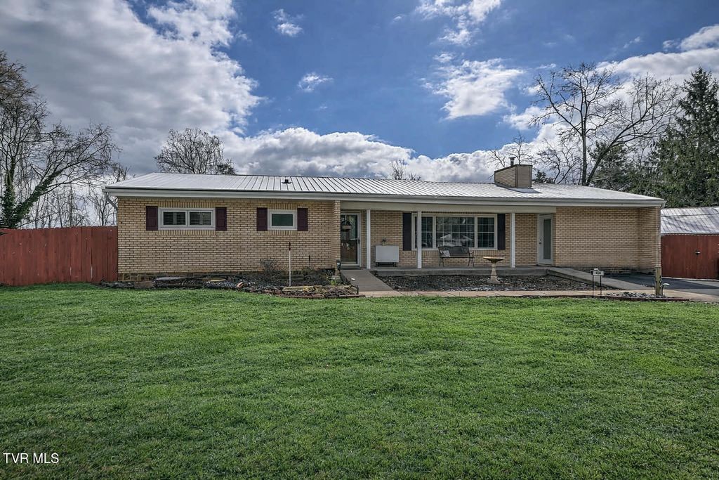 Photo of 406 Circle Heights Drive, Greeneville, TN 37745 (MLS # 9992536)