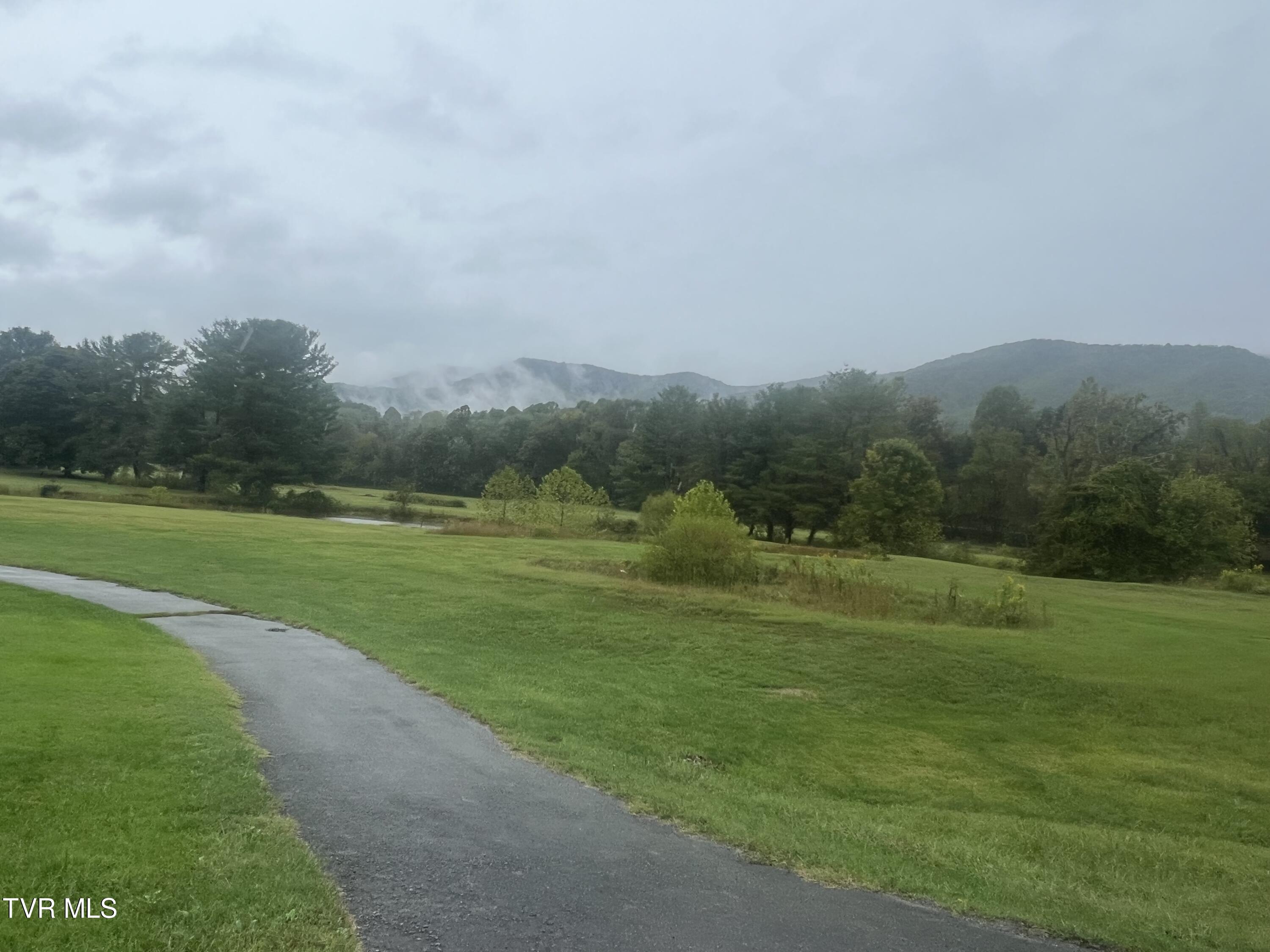 134 Country Club Dr, Unicoi, Tennessee image 5