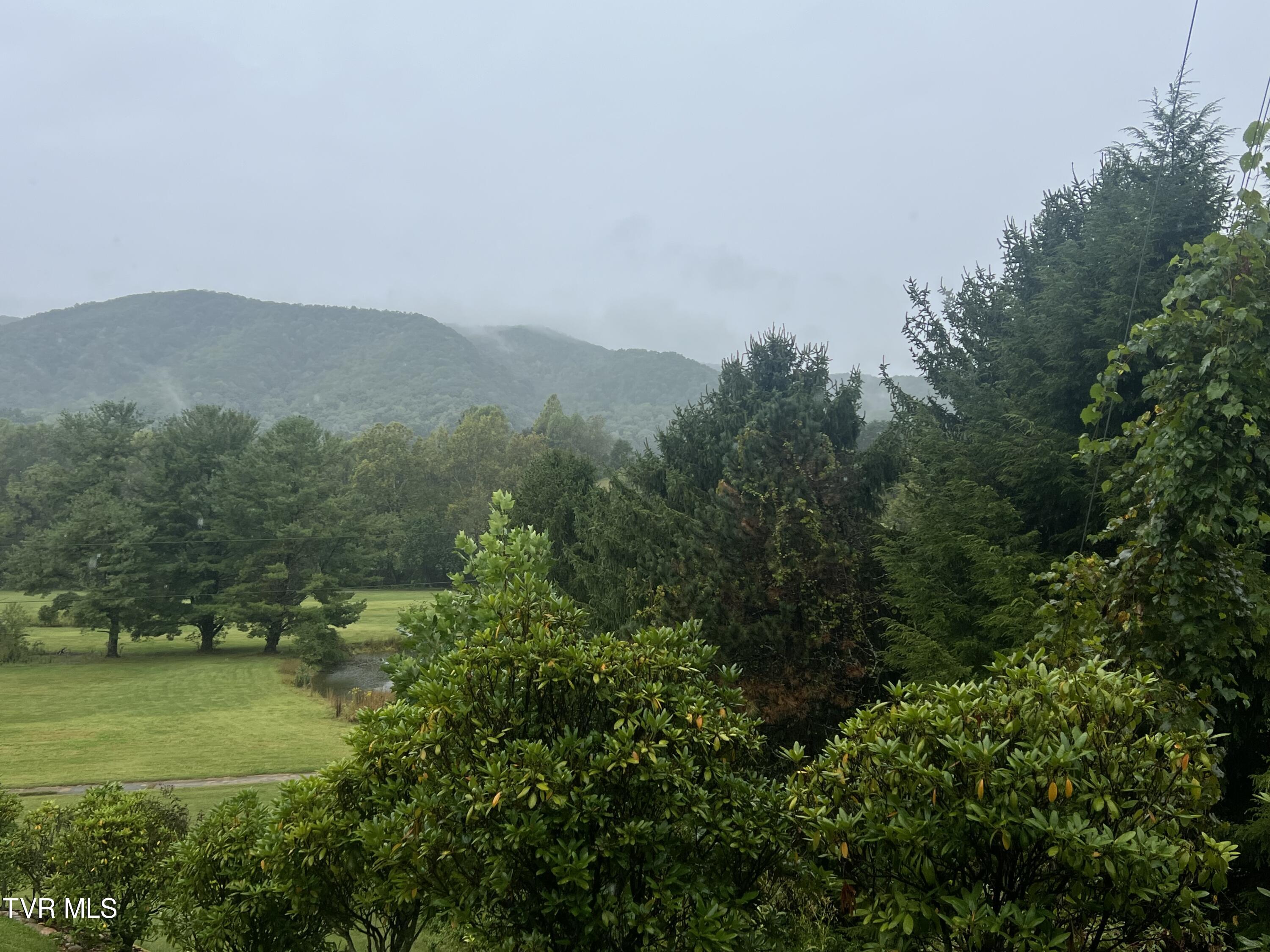 134 Country Club Dr, Unicoi, Tennessee image 2