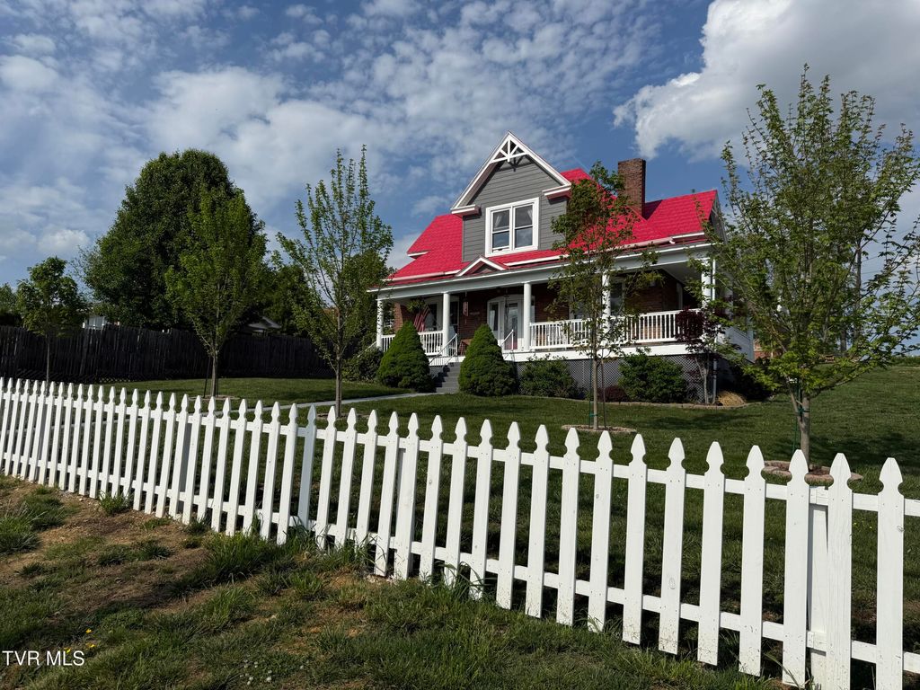 Photo of 305 Texas Avenue, Bristol, VA 24201 (MLS # 9994079)