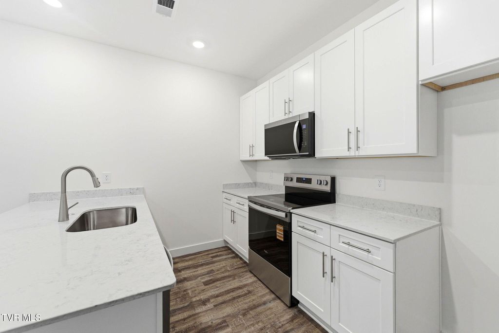 Photo of 1129 Wenna Way, Kingsport, TN 37664 (MLS # 9982219)