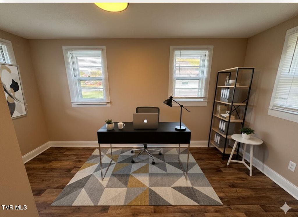 Photo of 904 Walker Street, Elizabethton, TN 37643 (MLS # 9987829)