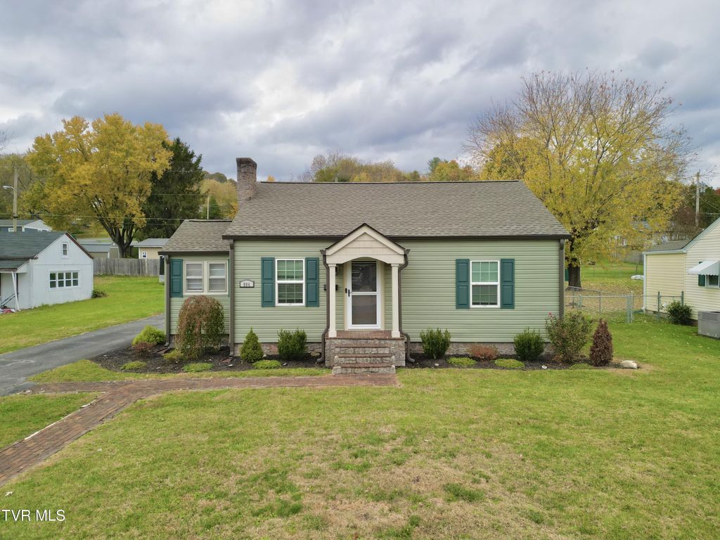 Photo of 904 Walker Street, Elizabethton, TN 37643 (MLS # 9987829)