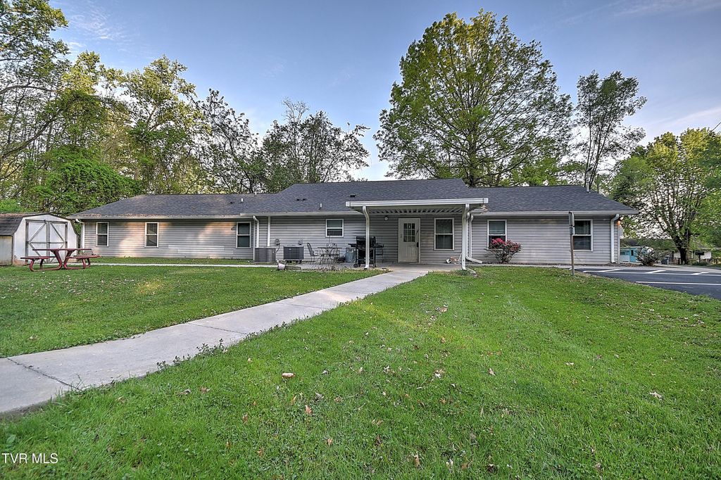 Photo of 1800 Mountain View Avenue, Kingsport, TN 37664 (MLS # 9993911)
