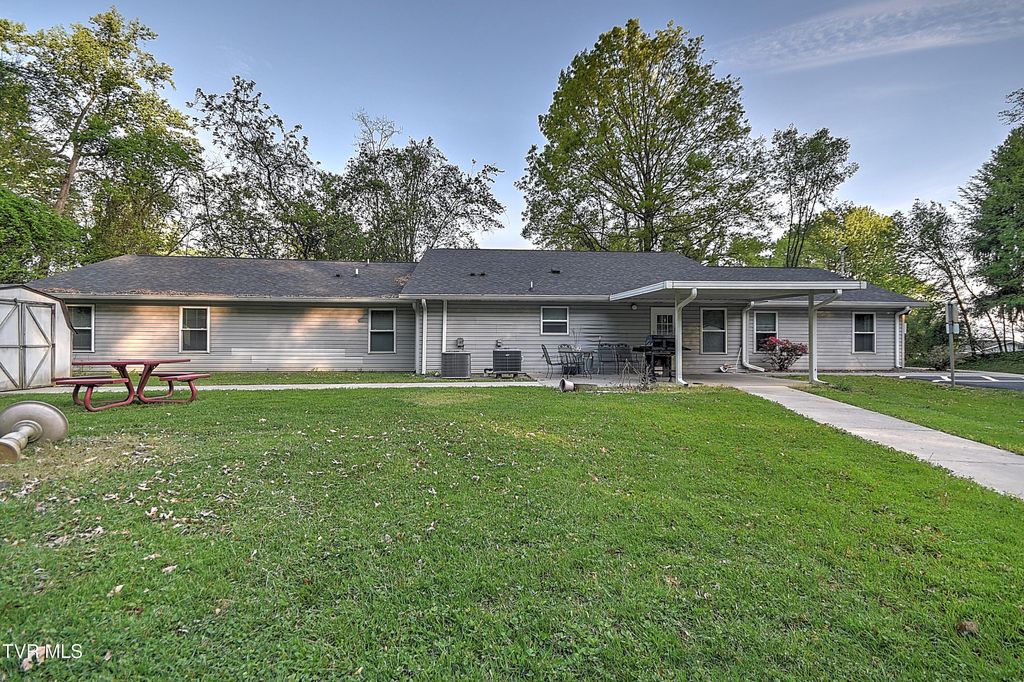 Photo of 1800 Mountain View Avenue, Kingsport, TN 37664 (MLS # 9993911)