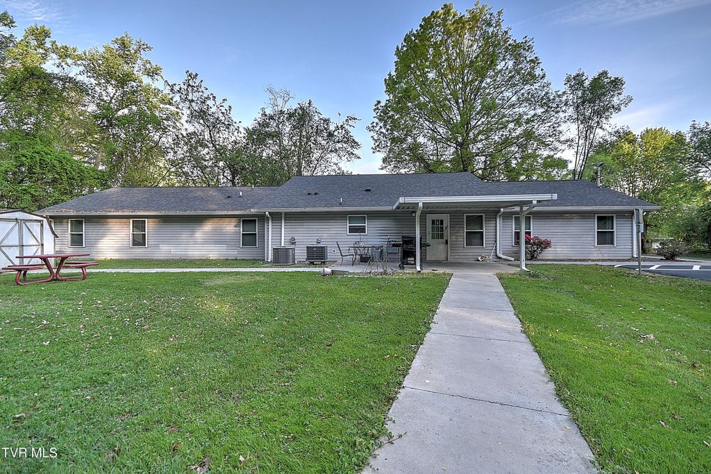 Photo of 1800 Mountain View Avenue, Kingsport, TN 37664 (MLS # 9993911)