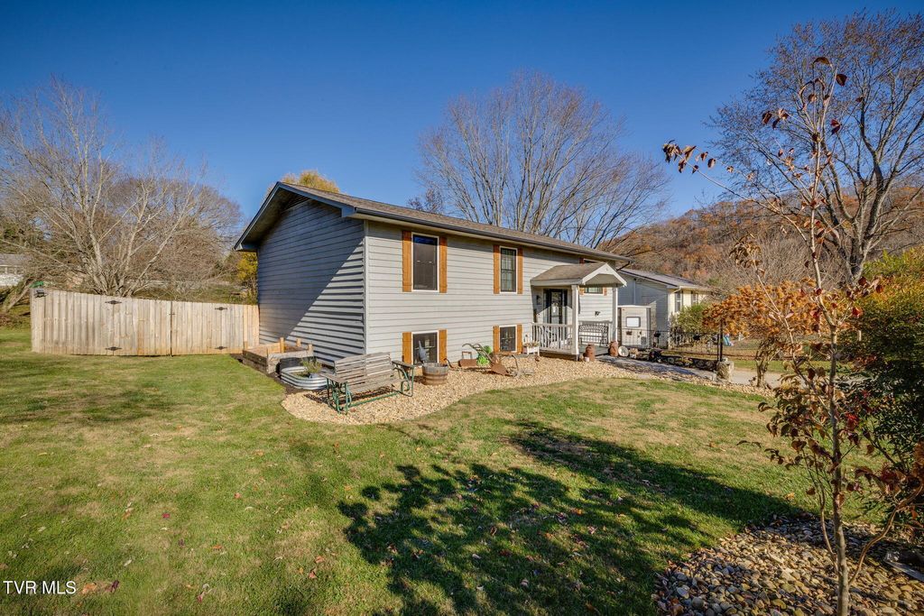 Photo of 107 Summerview Court, Kingsport, TN 37663 (MLS # 9988434)