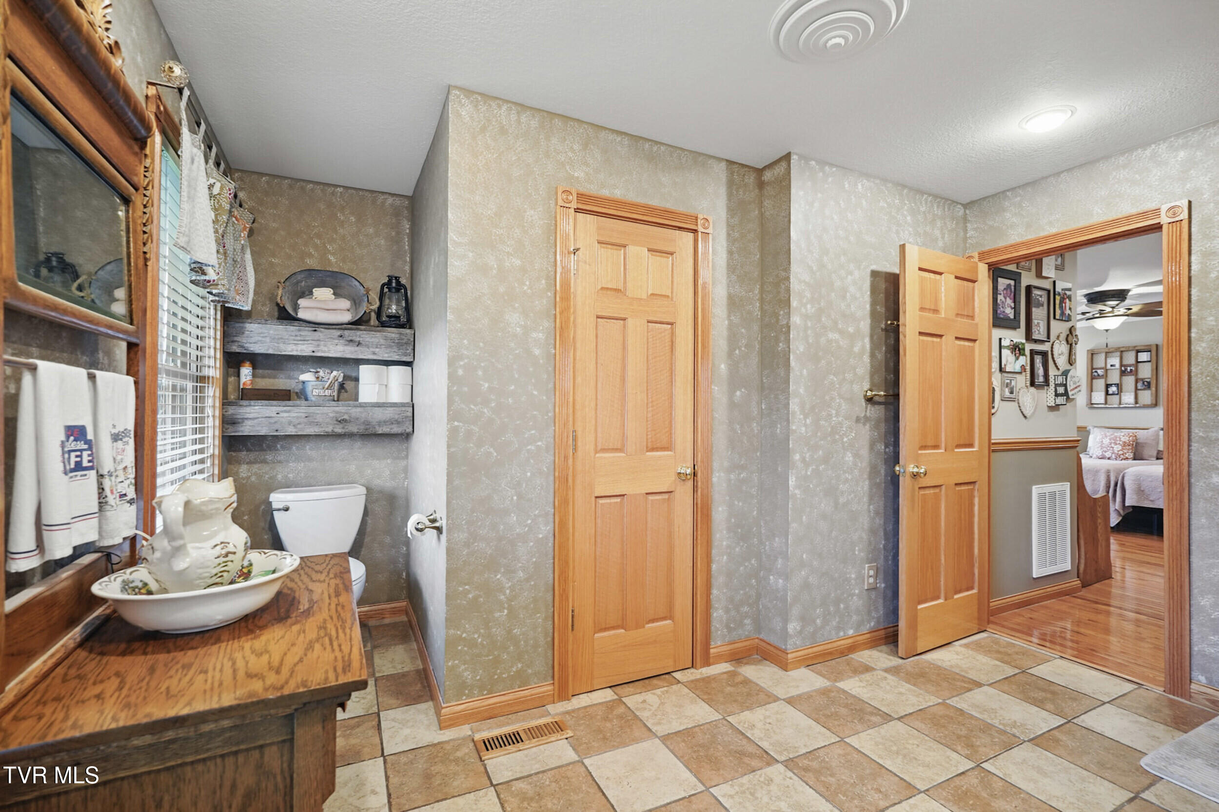 1124 Elizabethton Highway, Bluff City, Tennessee image 25