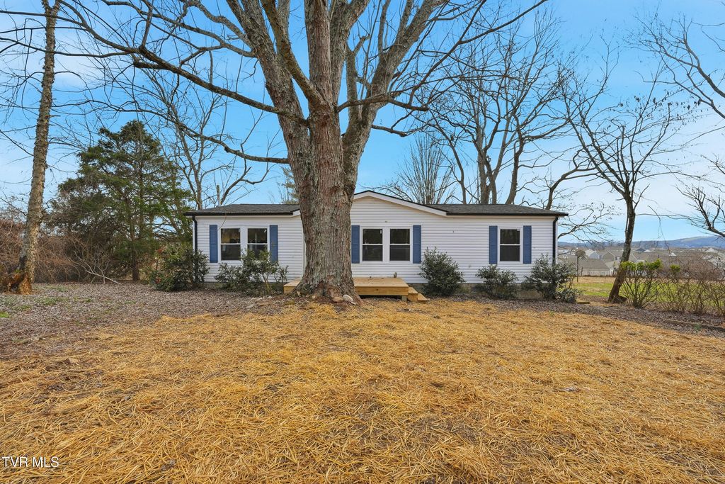 Photo of 449 Bayhill Drive, Piney Flats, TN 37686 (MLS # 9989996)