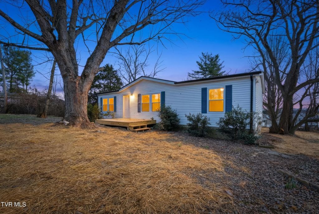 Photo of 449 Bayhill Drive, Piney Flats, TN 37686 (MLS # 9989996)