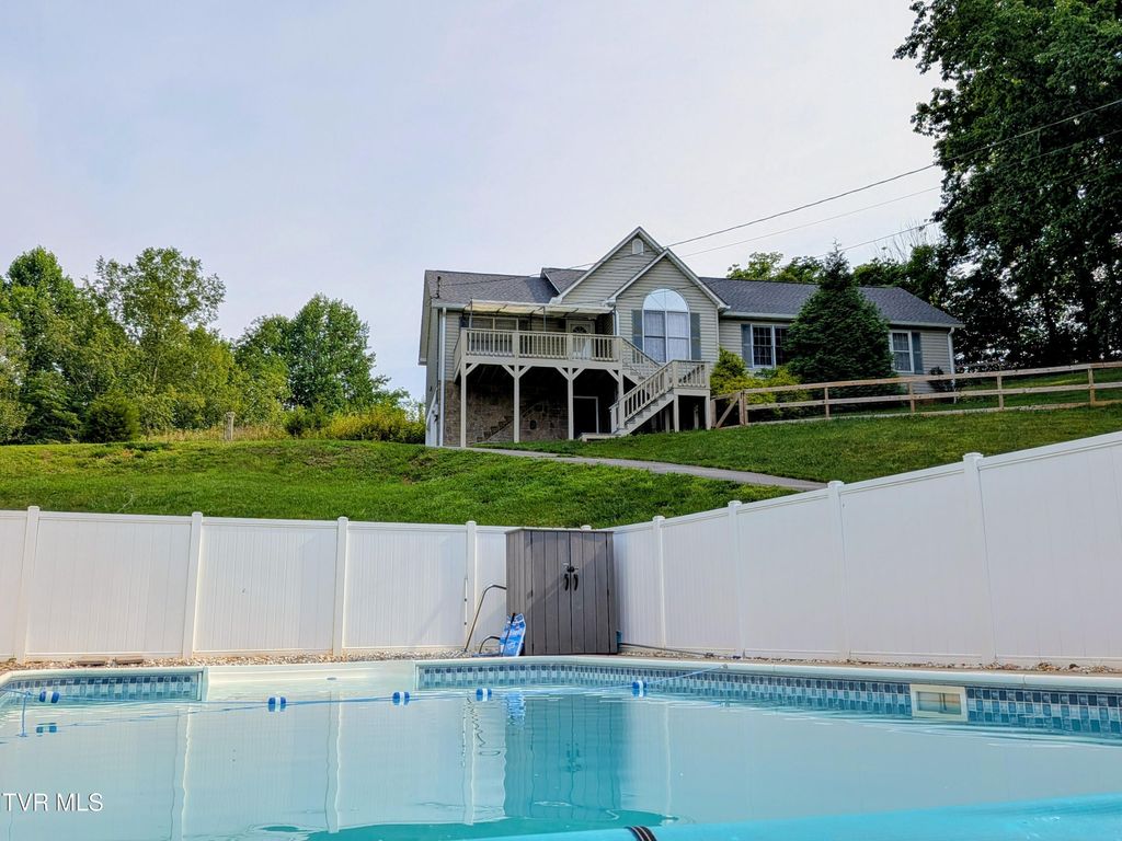 Photo of 113 Nave Hollow Loop, Elizabethton, TN 37643 (MLS # 9997440)