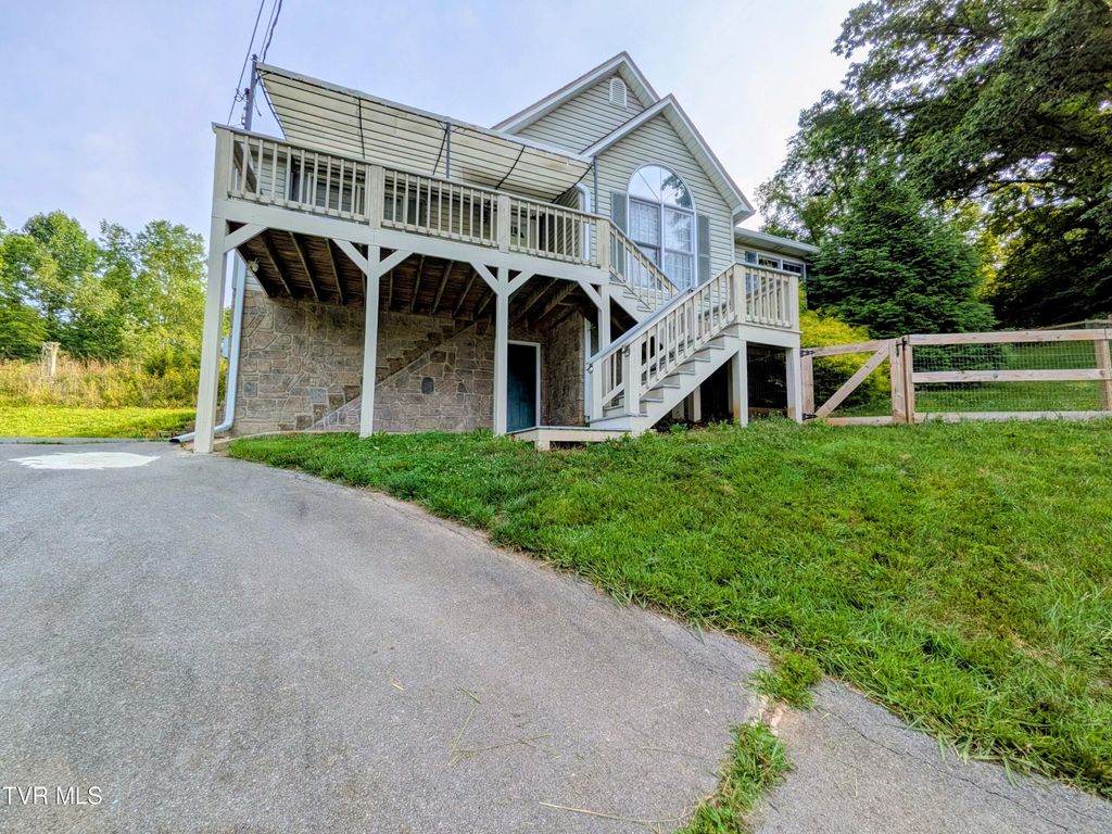Photo of 113 Nave Hollow Loop, Elizabethton, TN 37643 (MLS # 9997440)