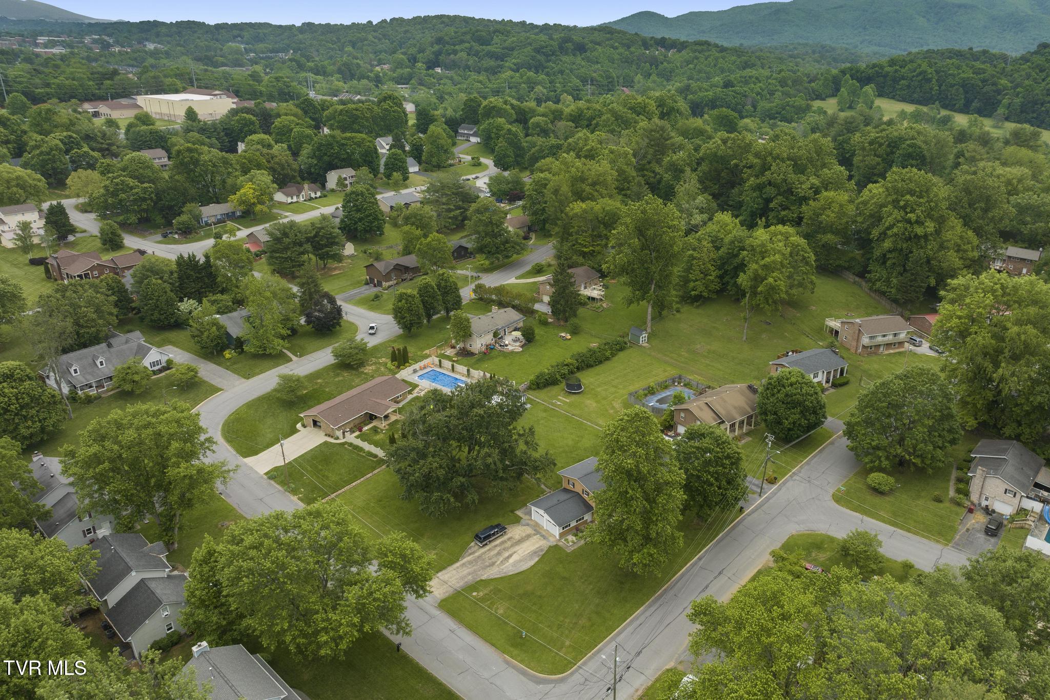 1201 Beechwood Drive, Johnson City, Tennessee image 50