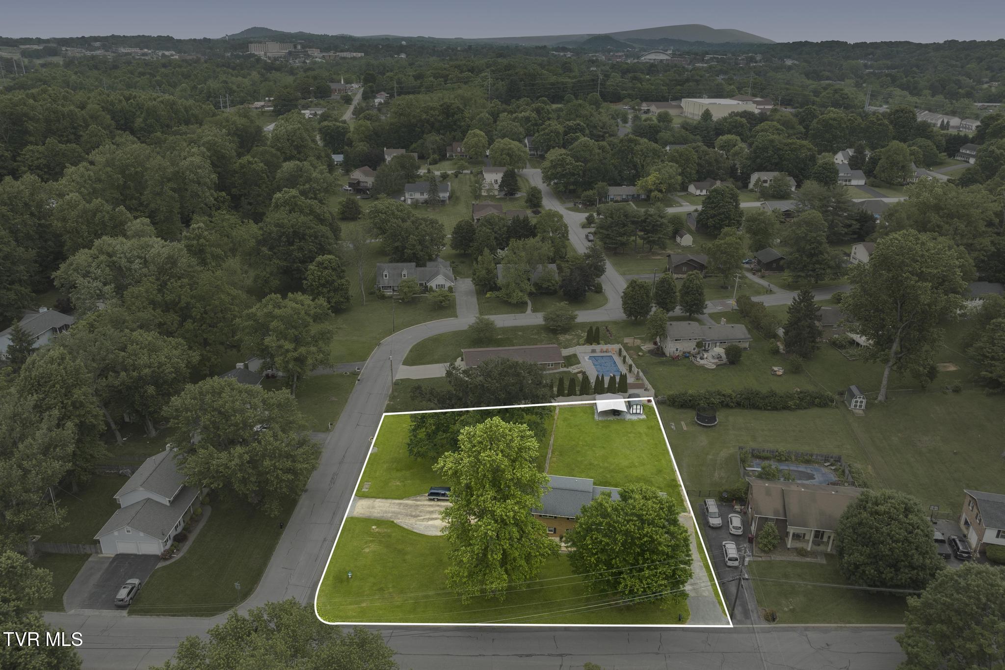 1201 Beechwood Drive, Johnson City, Tennessee image 8