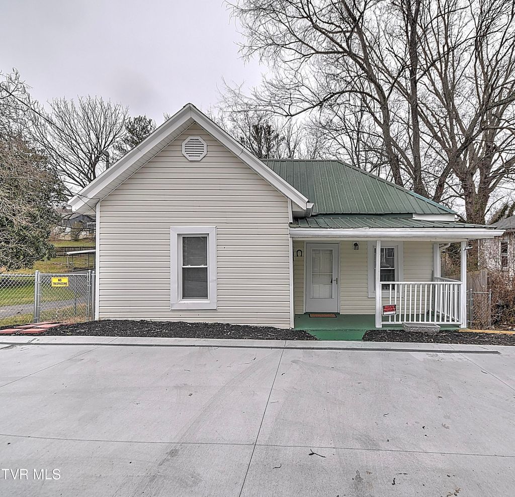 Photo of 2125 Randolph Street, Bristol, VA 24201 (MLS # 9990202)