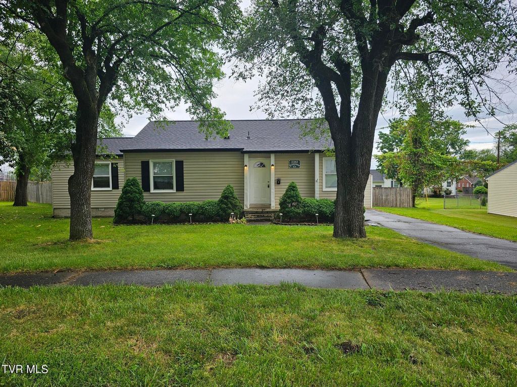Photo of 2382 Hiwassee Circle #2382, Kingsport, TN 37664 (MLS # 9995228)