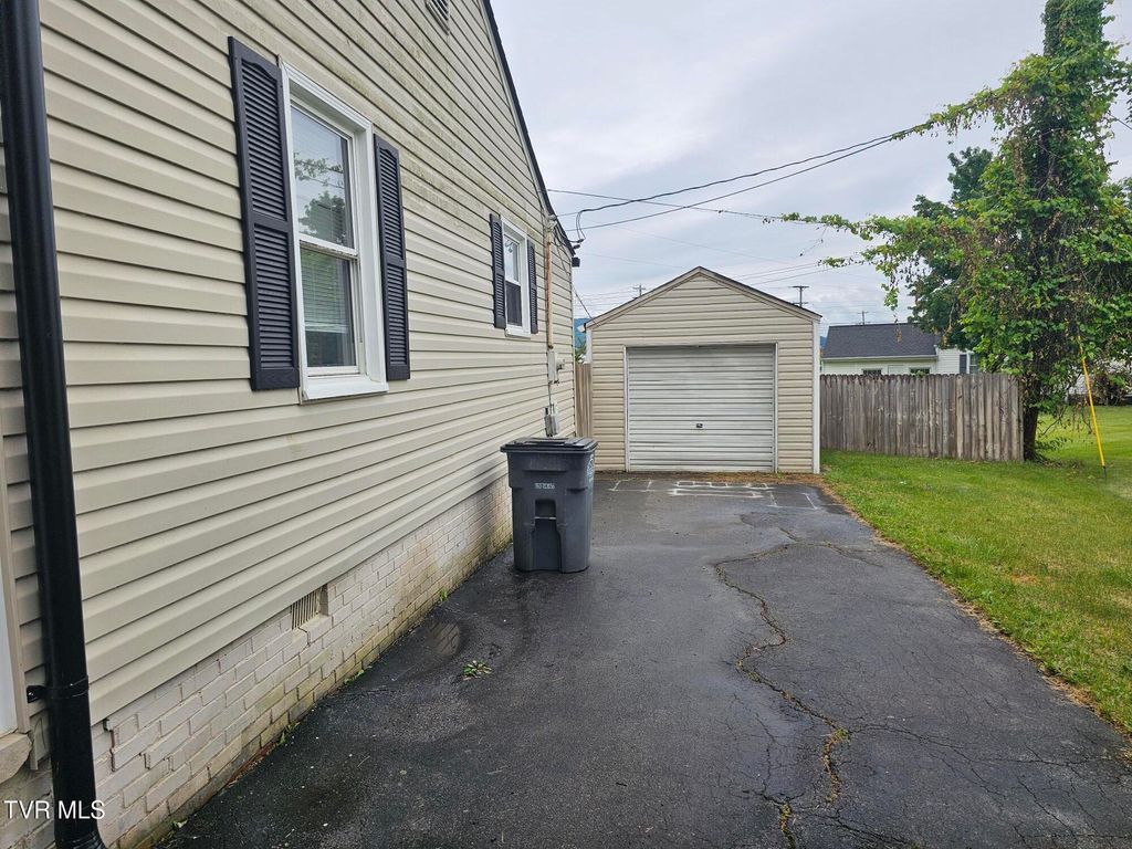 Photo of 2382 Hiwassee Circle #2382, Kingsport, TN 37664 (MLS # 9995228)