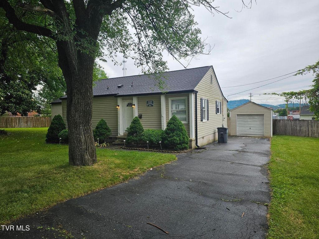 Photo of 2382 Hiwassee Circle #2382, Kingsport, TN 37664 (MLS # 9995228)