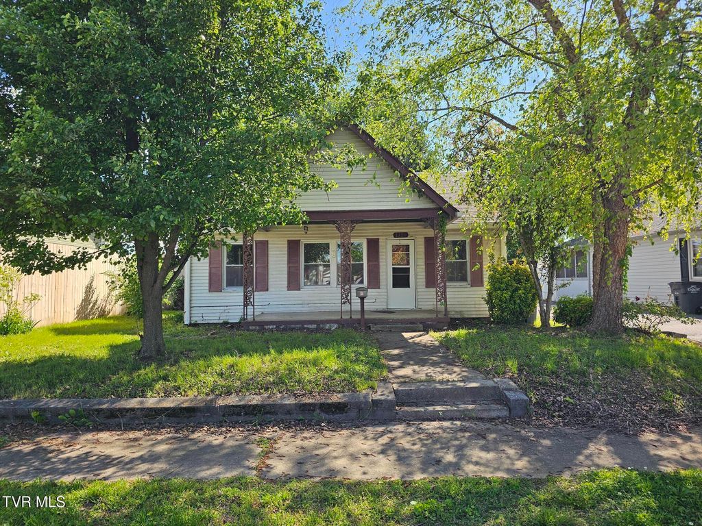 Photo of 2382 Hiwassee Circle #2382, Kingsport, TN 37664 (MLS # 9995228)