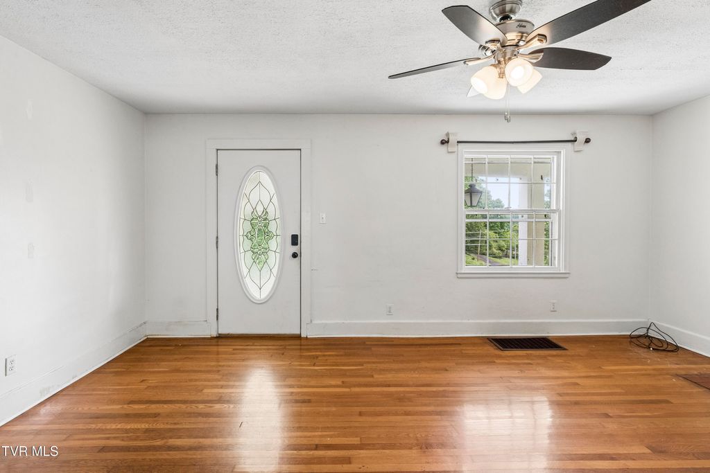 Photo of 1104 Lebanon Road, Kingsport, TN 37663 (MLS # 9995381)