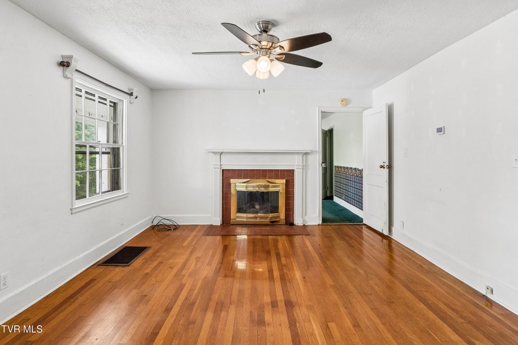 Photo of 1104 Lebanon Road, Kingsport, TN 37663 (MLS # 9995381)