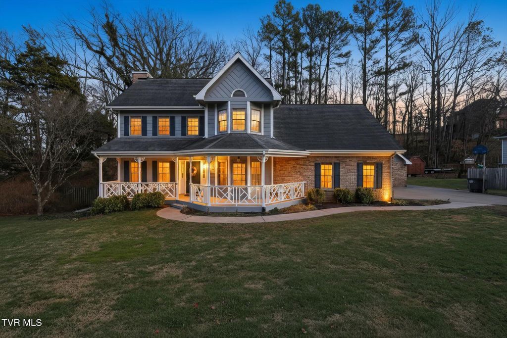 Photo of 425 Rosewood Lane, Kingsport, TN 37664 (MLS # 9989731)