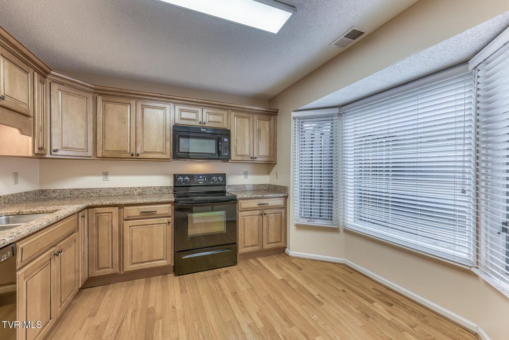 Photo of 600 Fleetwood Drive #Apt 404, Kingsport, TN 37660 (MLS # 9993200)