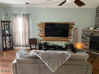 325 Southeast Woodland Court