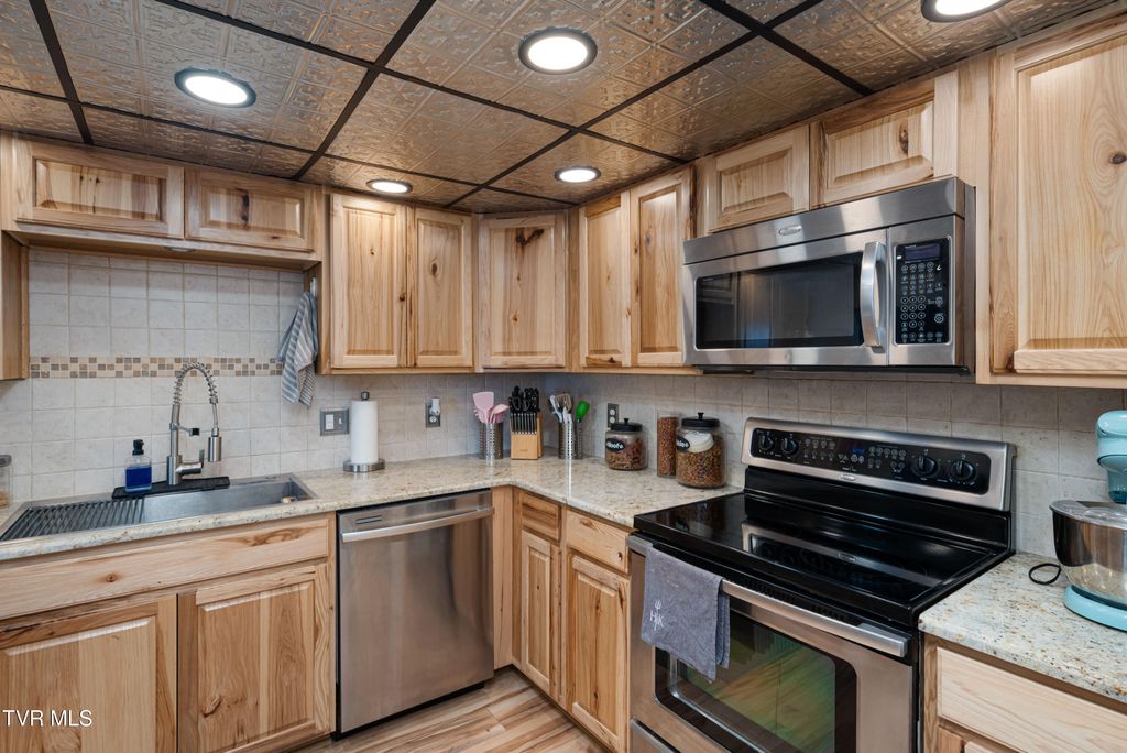 Photo of 548 Fleetwood Drive #D, Kingsport, TN 37660 (MLS # 9992778)