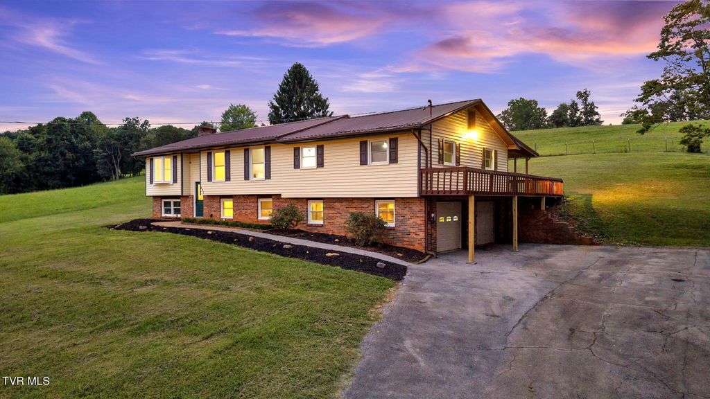 Photo of 431 Valley Drive, Kingsport, TN 37664 (MLS # 9986139)