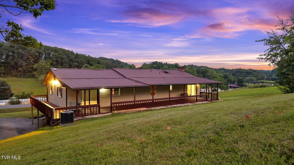 Photo of 431 Valley Drive, Kingsport, TN 37664 (MLS # 9986139)