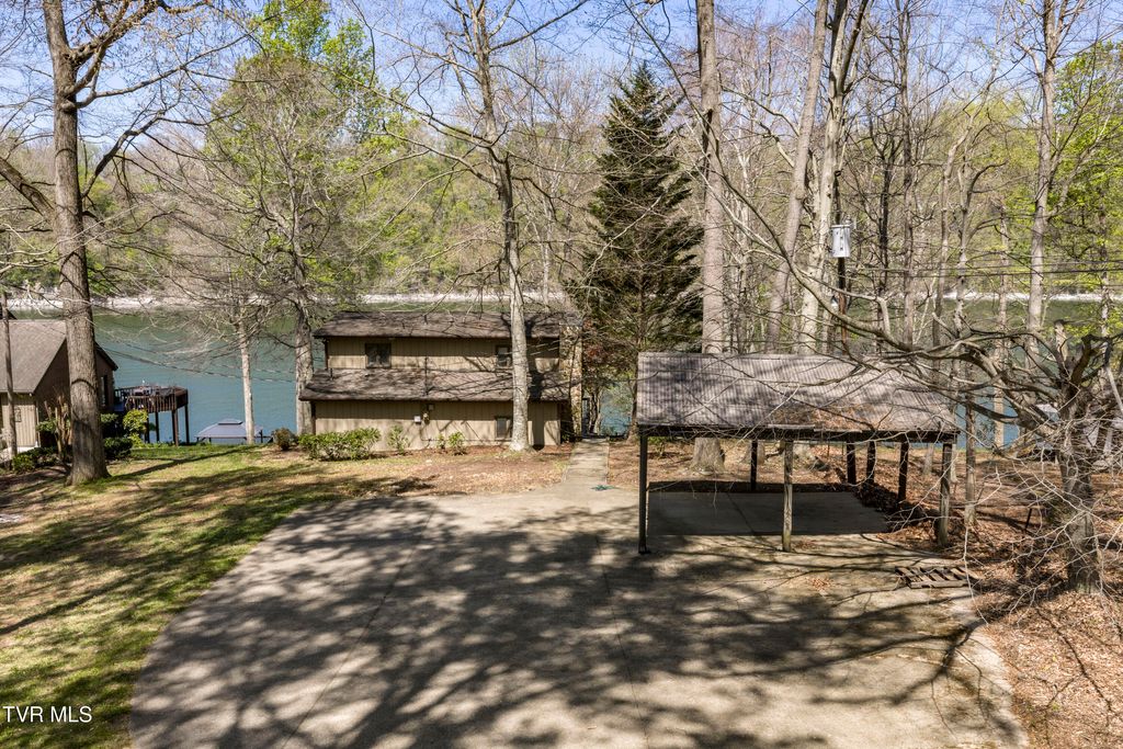 Photo of 760 Lake Point Drive, Piney Flats, TN 37686 (MLS # 9994348)