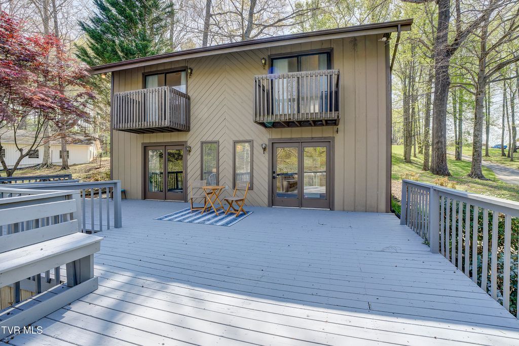 Photo of 760 Lake Point Drive, Piney Flats, TN 37686 (MLS # 9994348)